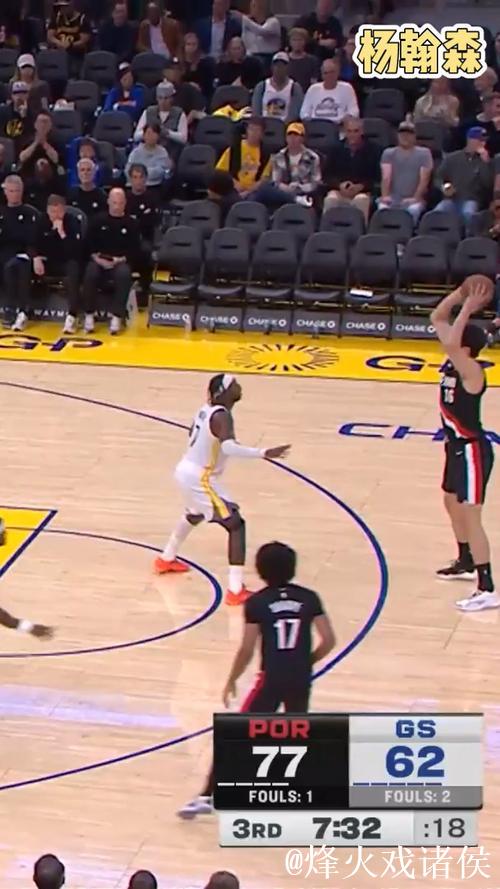 勇士狂胜22分打破开拓者三连败,迎来赛季首胜 勇士狂胜22分打破开拓者三连败,迎来赛季首胜