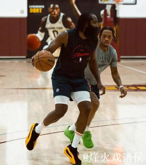 莱昂纳德休赛期接受膝盖手术 目前仍未痊愈 莱昂纳德休赛期接受膝盖手术 目前仍未痊愈