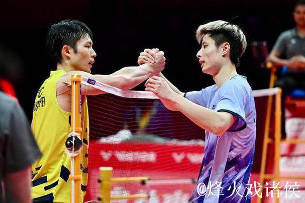 石宇奇2-1险胜周天成 两连胜锁定总决赛四强席位 石宇奇2-1险胜周天成 两连胜锁定总决赛四强席位